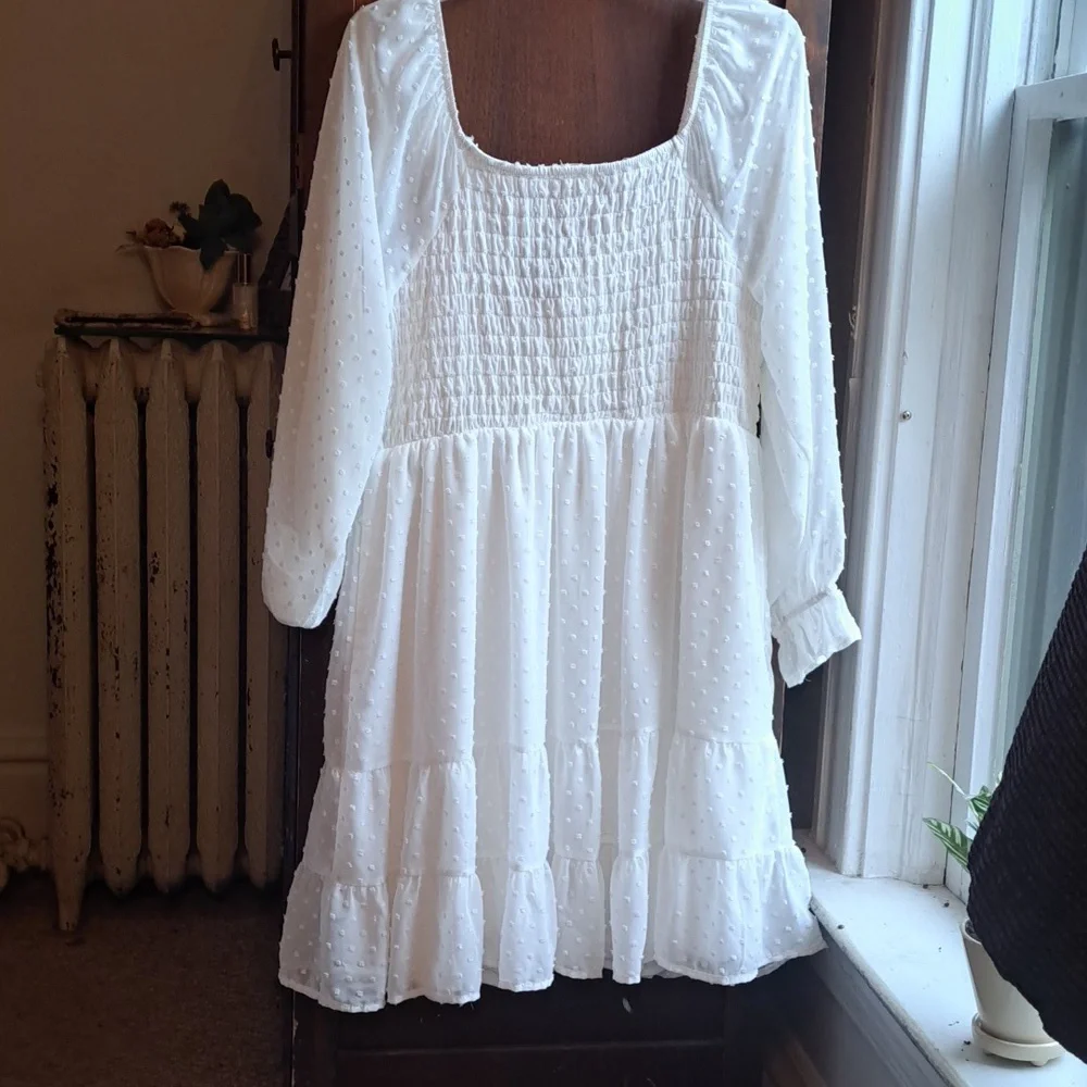 Ultra Flirt Womans Size 2X White Swiss Dot Smocked Tiered V Neck Summer Dress - Picture 5 of 5